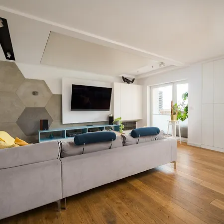 Wygledowska Unique * ワルシャワ